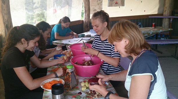 Воспитанники Центра детского творчества Прикубанского округа побывают в Деревне дольменов и пещере древнего человека