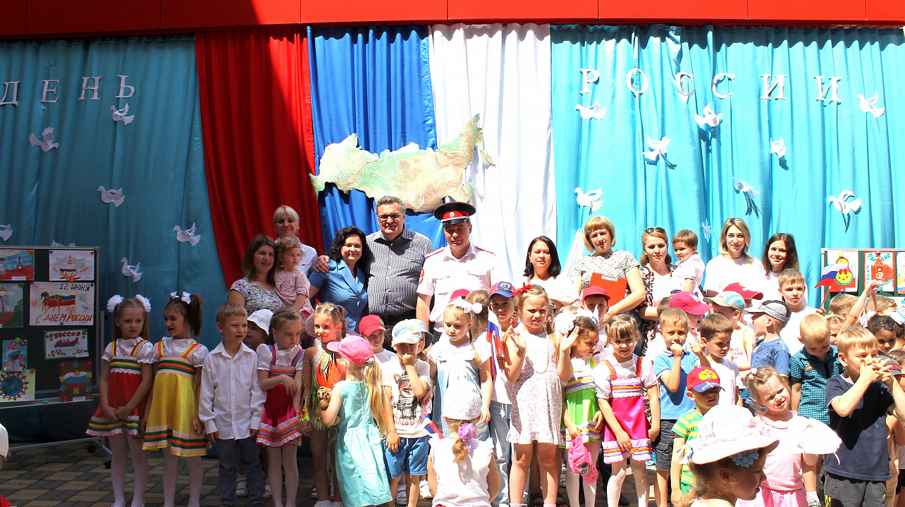 В избирательном округе № 19 отпраздновали День России выступлением юных талантов