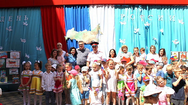 В избирательном округе № 19 отпраздновали День России выступлением юных талантов