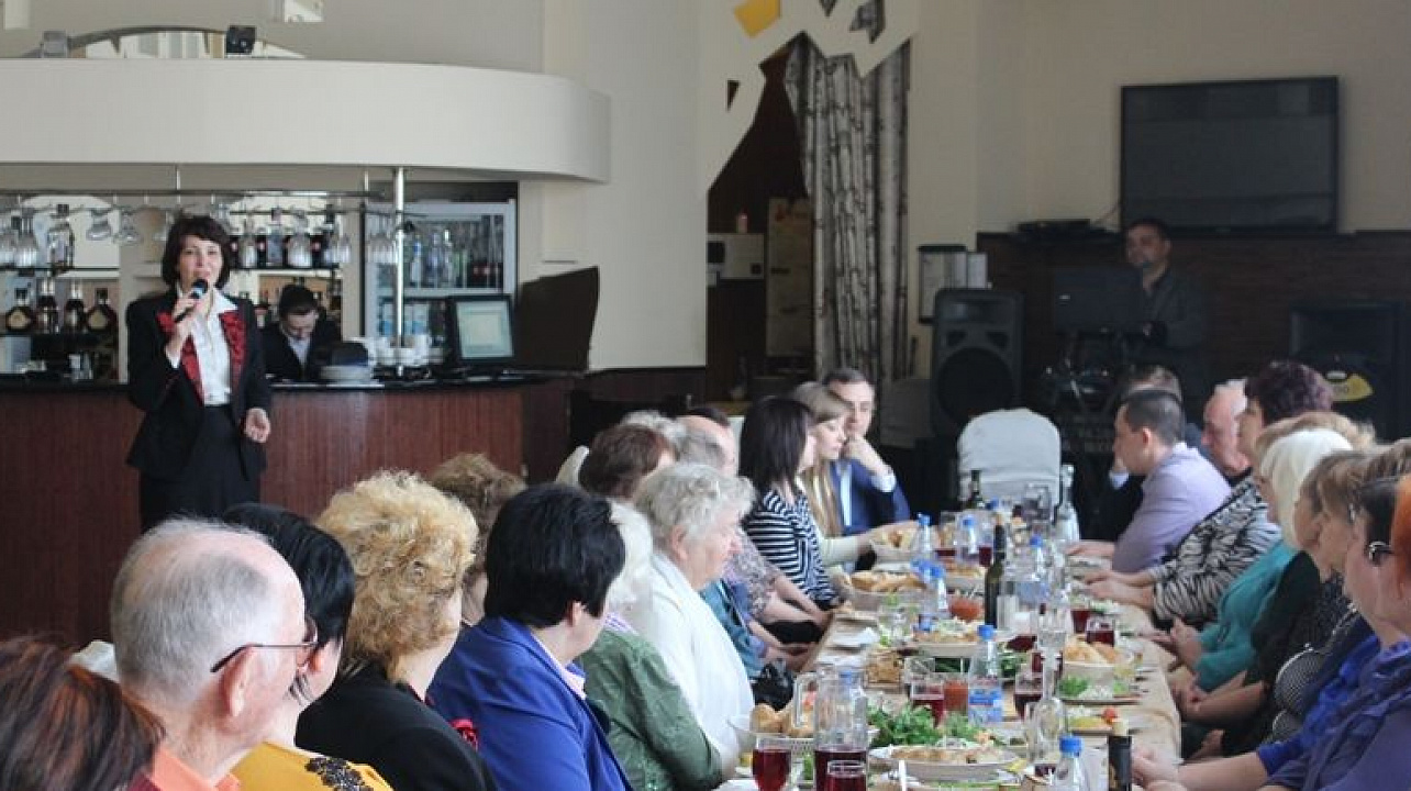 Глава Центрального округа Елена Малова поздравила общественников с наступающим Международным женским днем