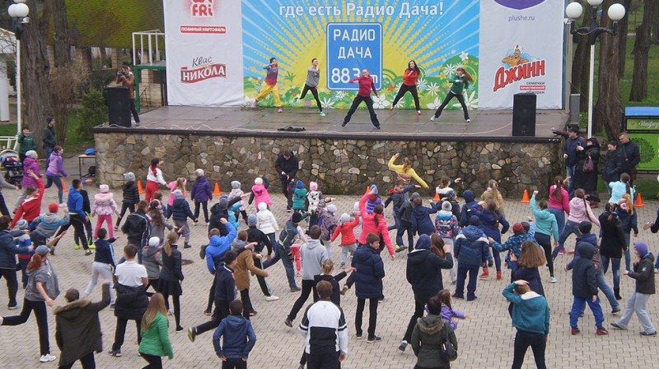 Зарядка с опытными тренерами прошла в Городском саду в минувшую субботу