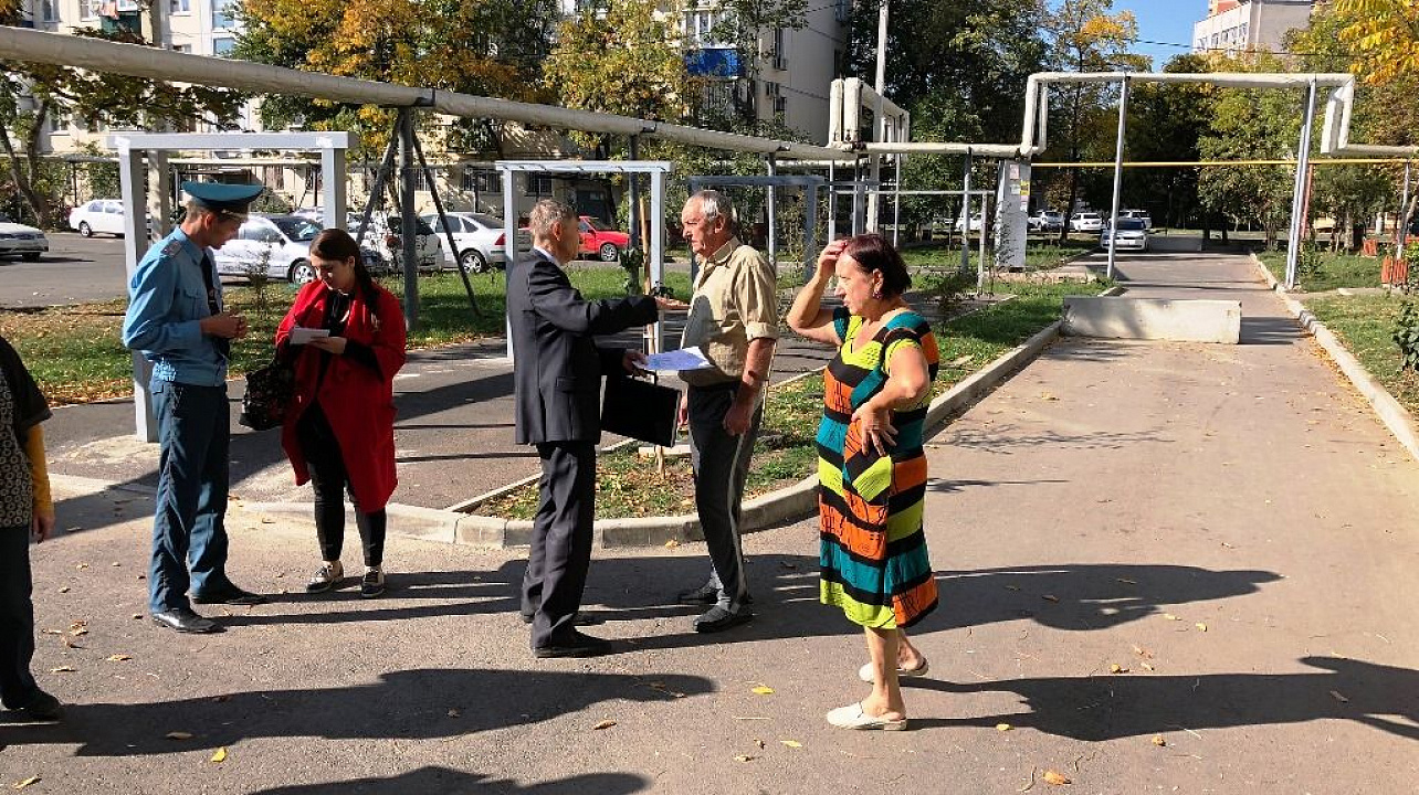 В Западном округе ликвидируют незаконные перекрытия улиц и проездов