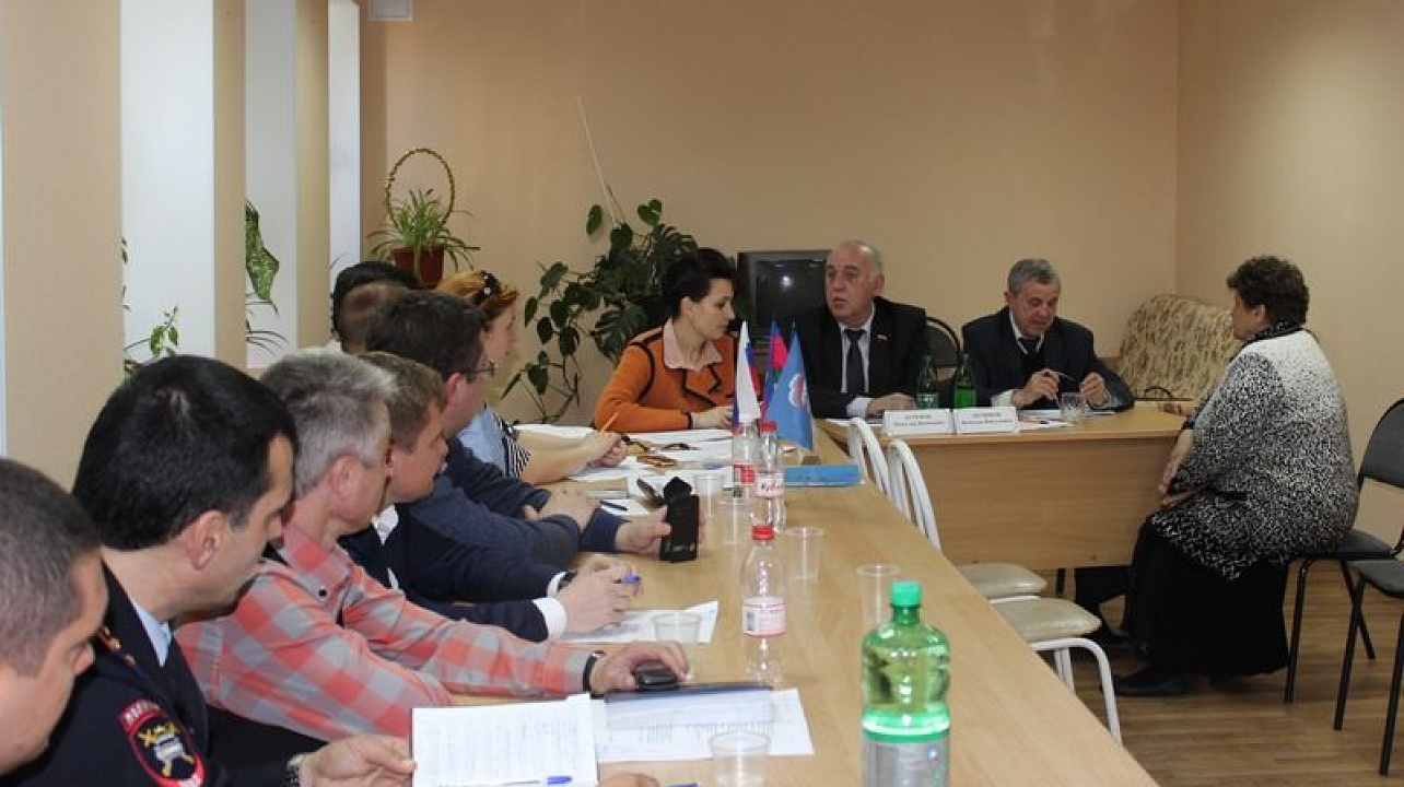 Глава Центрального округа встретился с руководителями ТОС