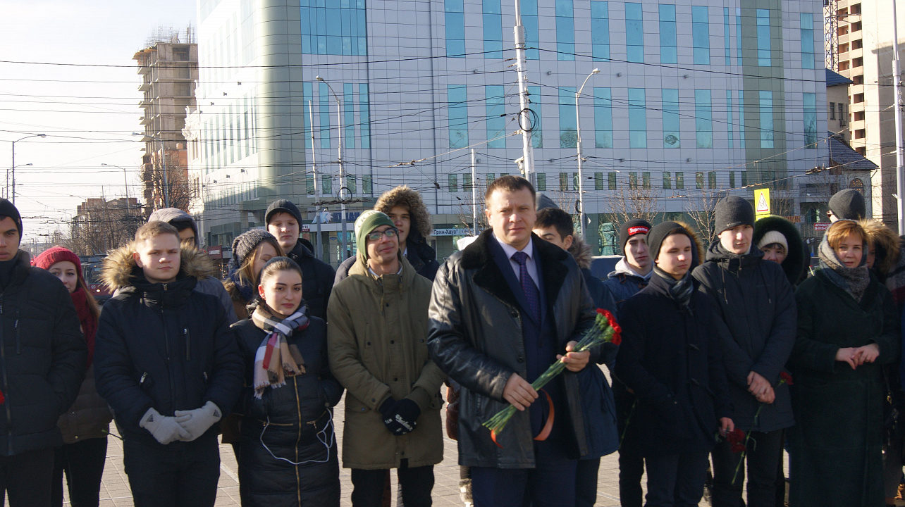 В Западном округе прошли торжественные возложения цветов в рамках 74-й годовщины освобождения Краснодара от немецко-фашистских захватчиков