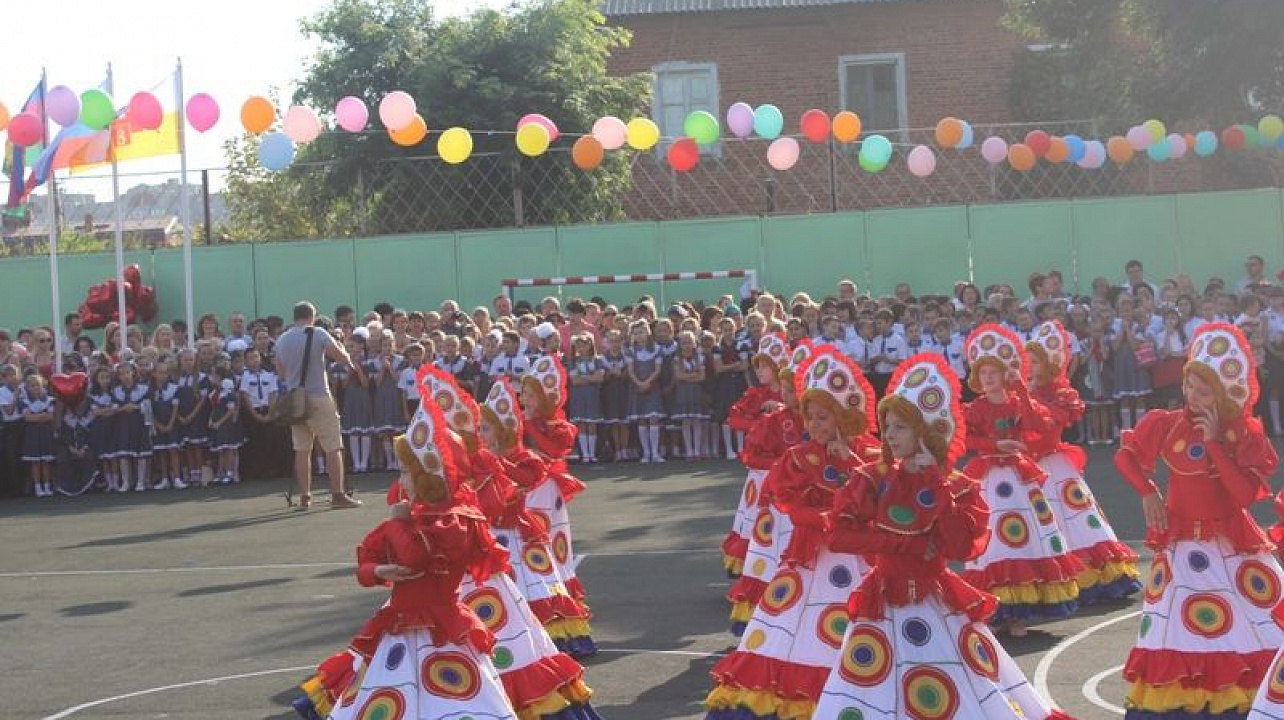 В школах Центрального округа прозвенел первый звонок
