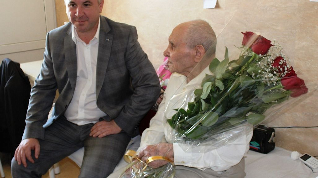 Глава администрации Западного округа поздравил с 100 — летним юбилеем ветерана Великой Отечественной войны