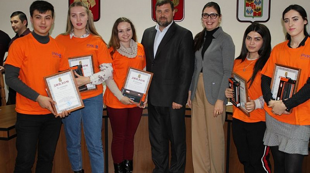 Команды Центрального округа стали победителями в городских соревнованиях по Брейн-рингу