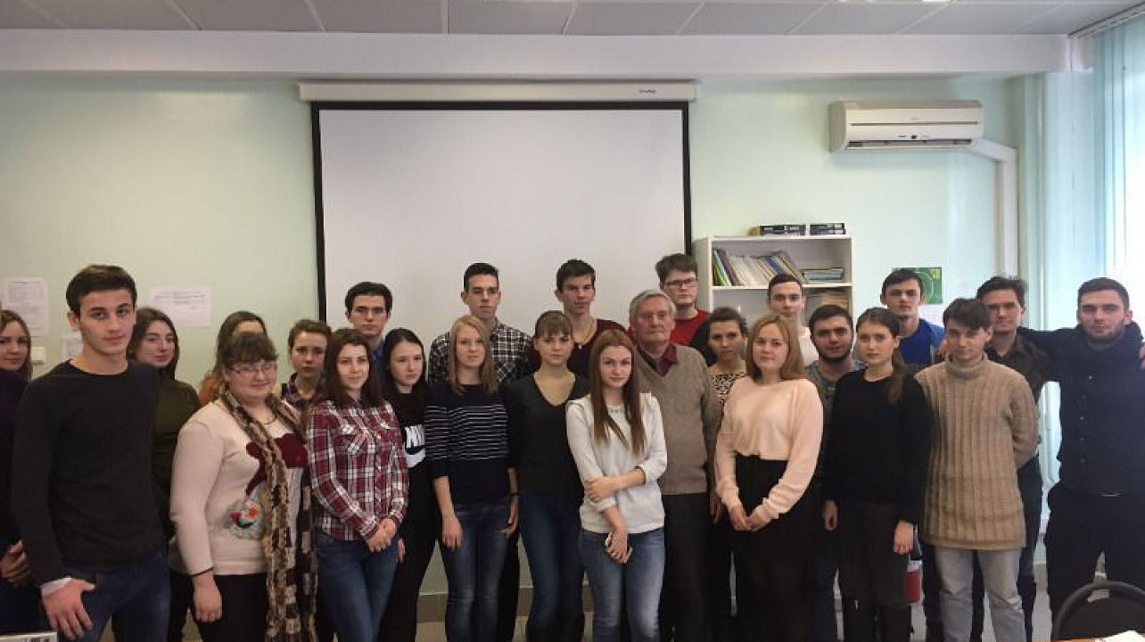 В КубГАУ прошла встреча студентов с профессором, награжденным медалью «Непокоренные. 1941-1945».jpg