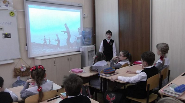 В гимназии № 92 состоялся Урок мужества «Памяти прадедам ВОВ 1941-1945»