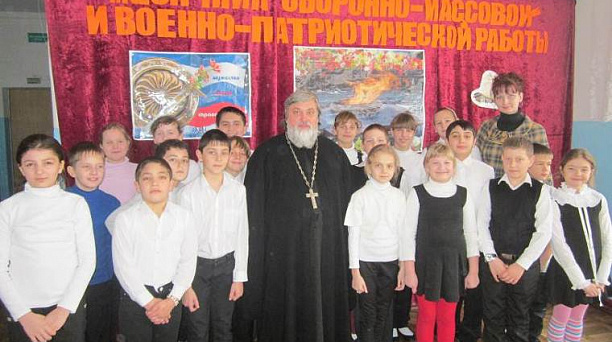 В прикубанской школе №67 священник провел урок «исторической памяти»