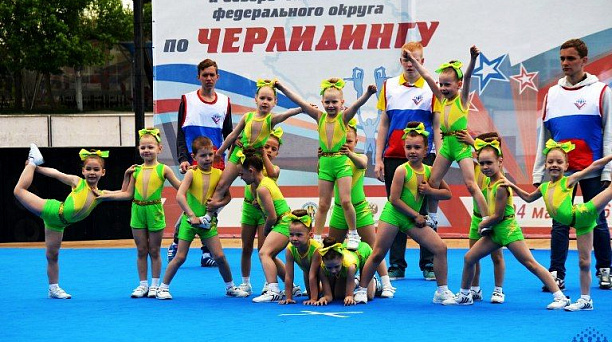 Школьная команда Западного округа стала призером в соревнованиях по черлидингу