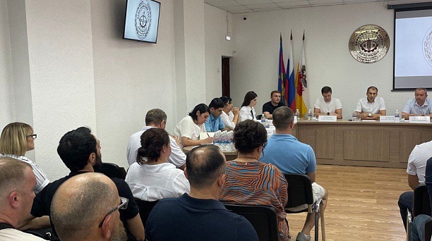 Сегодня глава Прикубанского округа Евгений Беликов встретился с представителями отрасли торговли, работающими на территории округа