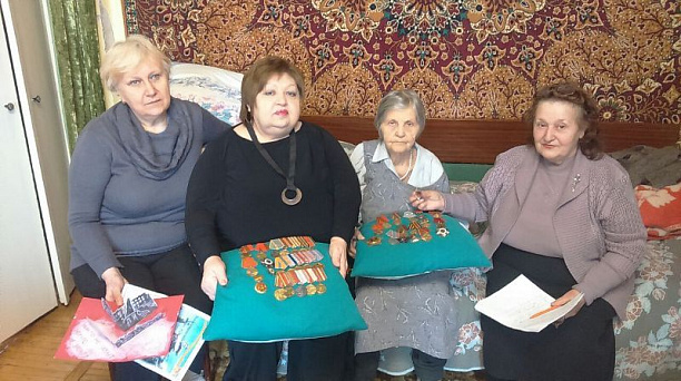 В Центральном округе участницу Сталинградской битвы Малышко Марию Андреевну поздравили на дому
