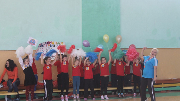 Второклассники школы №16 соревновались в военно-спортивных эстафетах