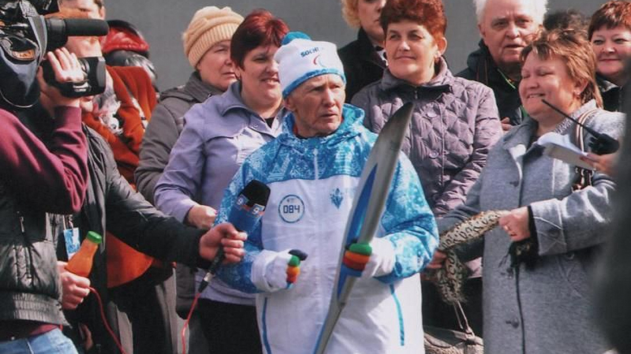 Член Совета ветеранов Центрального округа, факелоносец Паралимпийского огня  Михаил Кузьмин одержал победу во Всероссийском легкоатлетическом пробеге