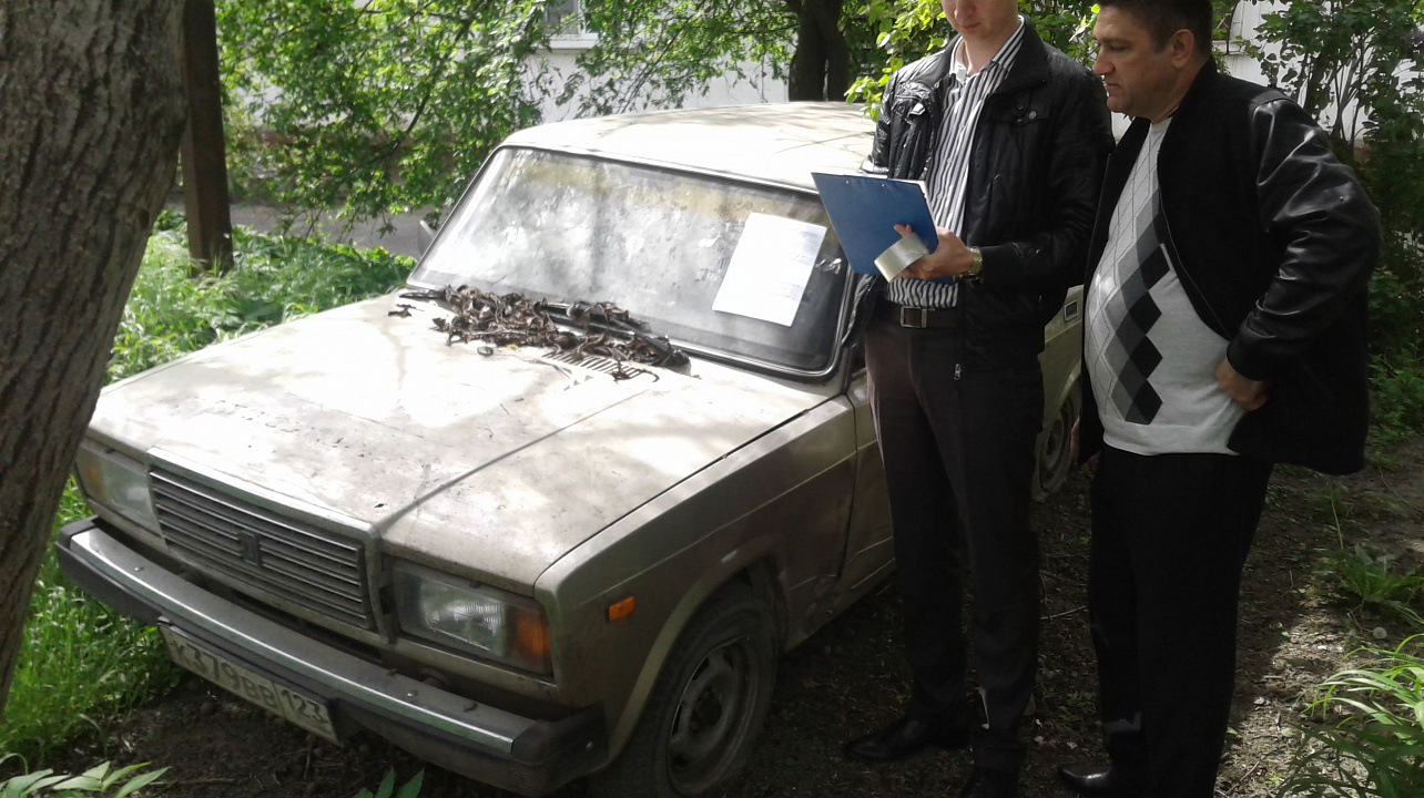 На территории Западного округа проведен мониторинг улиц с целью выявления и уборки транспортных средств, брошенных собственниками