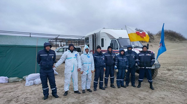 Сегодня на пляжах Анапы работали 46 спасателей и волонтёров из Краснодара
