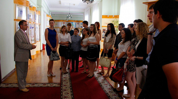 Члены молодежного Cовета Центрального округа побывали в Законодательном Собрании края