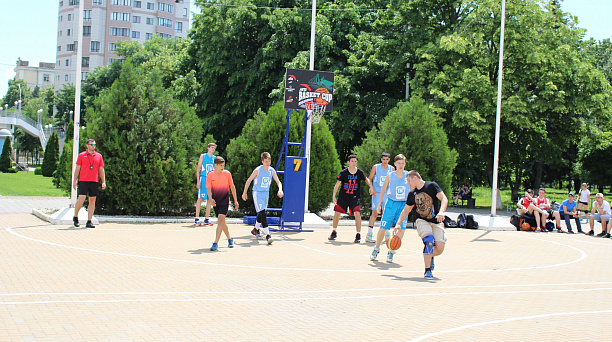 На Кубани стартовал турнир по уличному баскетболу на Кубок губернатора