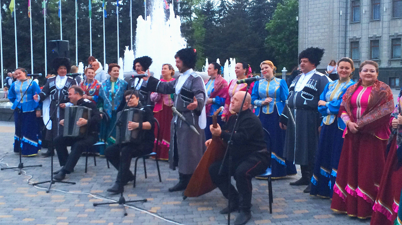 открытие фонтана у здания Законодательного Собрания Краснодарского края