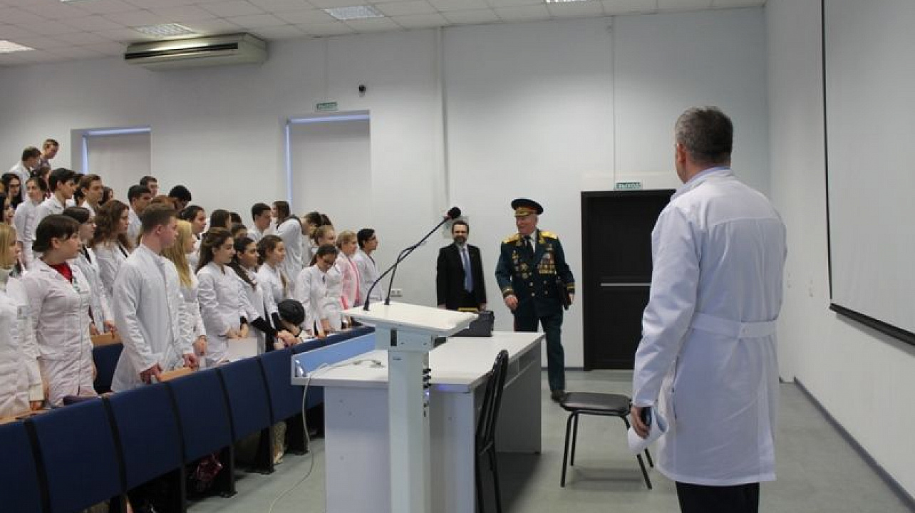 В Кубанском государственном медицинском университете прошла встреча студентов с генерал-майором ракетных войск Максимовым А.С.