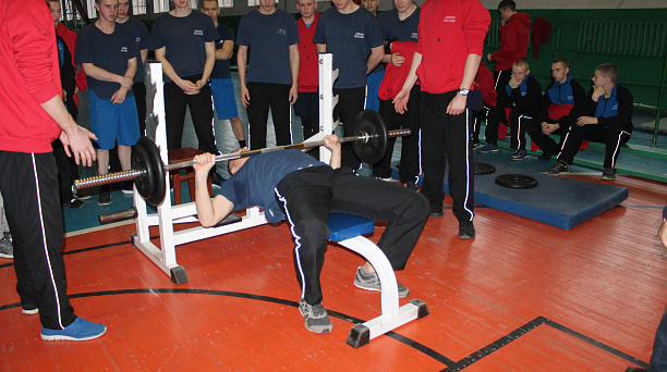 Соревнования по гиревому спорту и жиму штанги лежа среди курсантов 1-го курса Краснодарского военного училища имени генерала армии С.М.Штеменко