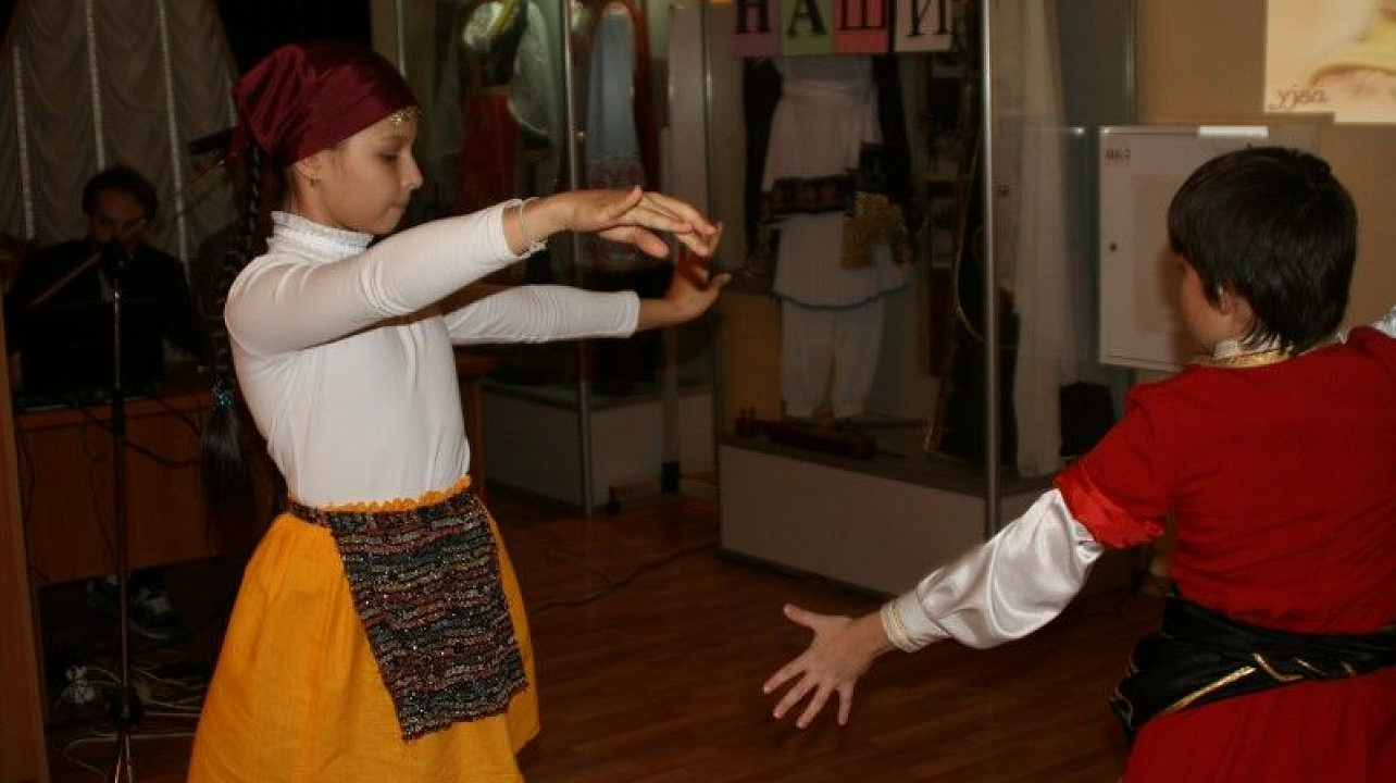 Представители национально-культурных объединений приняли участие в заседании «круглого стола», посвящённого Дню матери (8).JPG