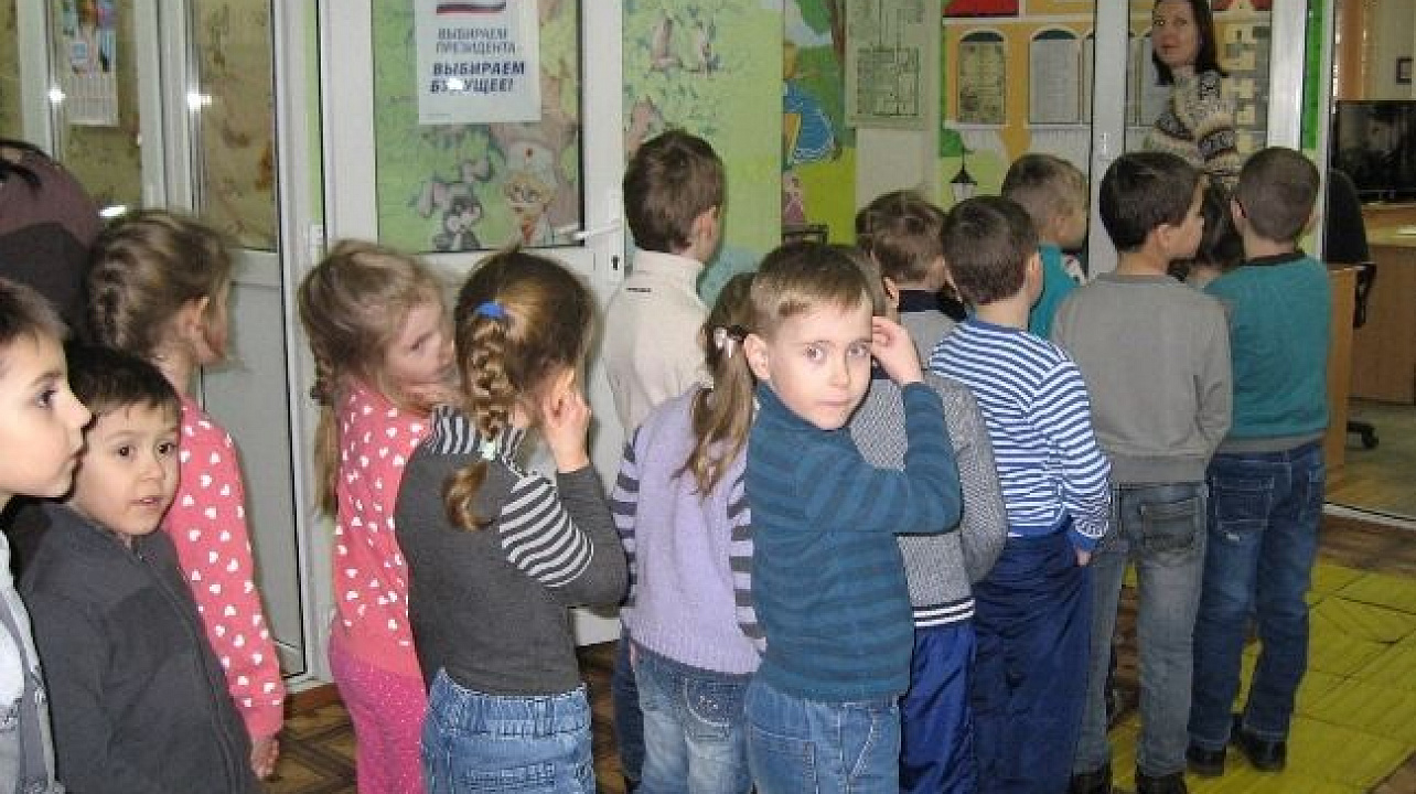 В библиотеке Западного округа провели библиографический обзор-игру «Сказки дедушки Чукоши»