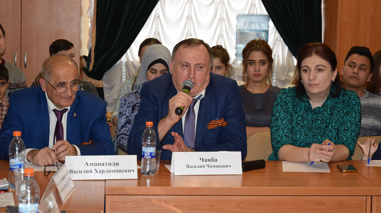 «Язык - живая душа народа» – под таким девизом в Краснодаре состоялось засе (3).JPG