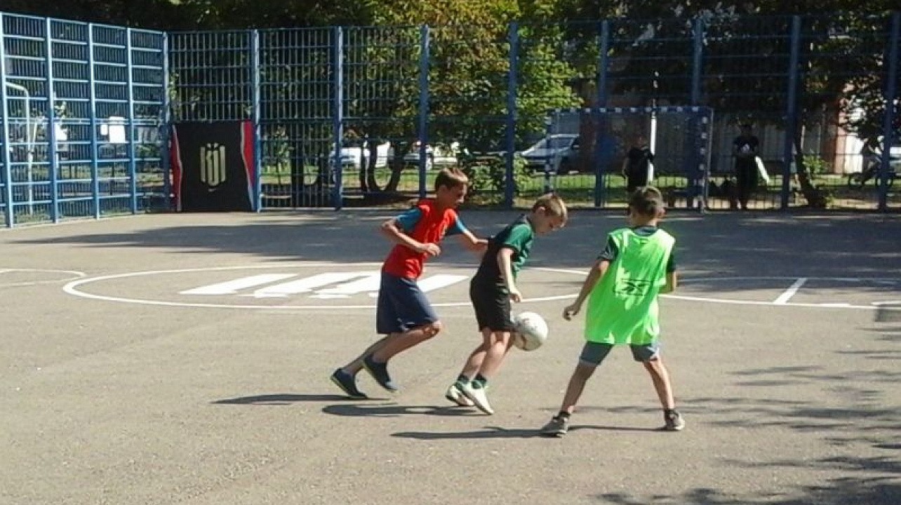 В Центральном округе проходят товарищеские встречи по мини-футболу