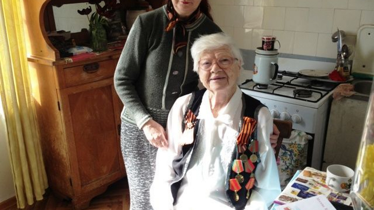 Жительница Фестивального микрорайона отметила 95-летний юбилей.JPG