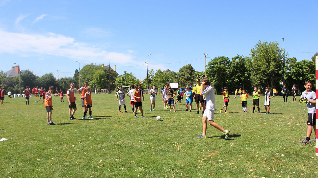 Футбол набирает ход