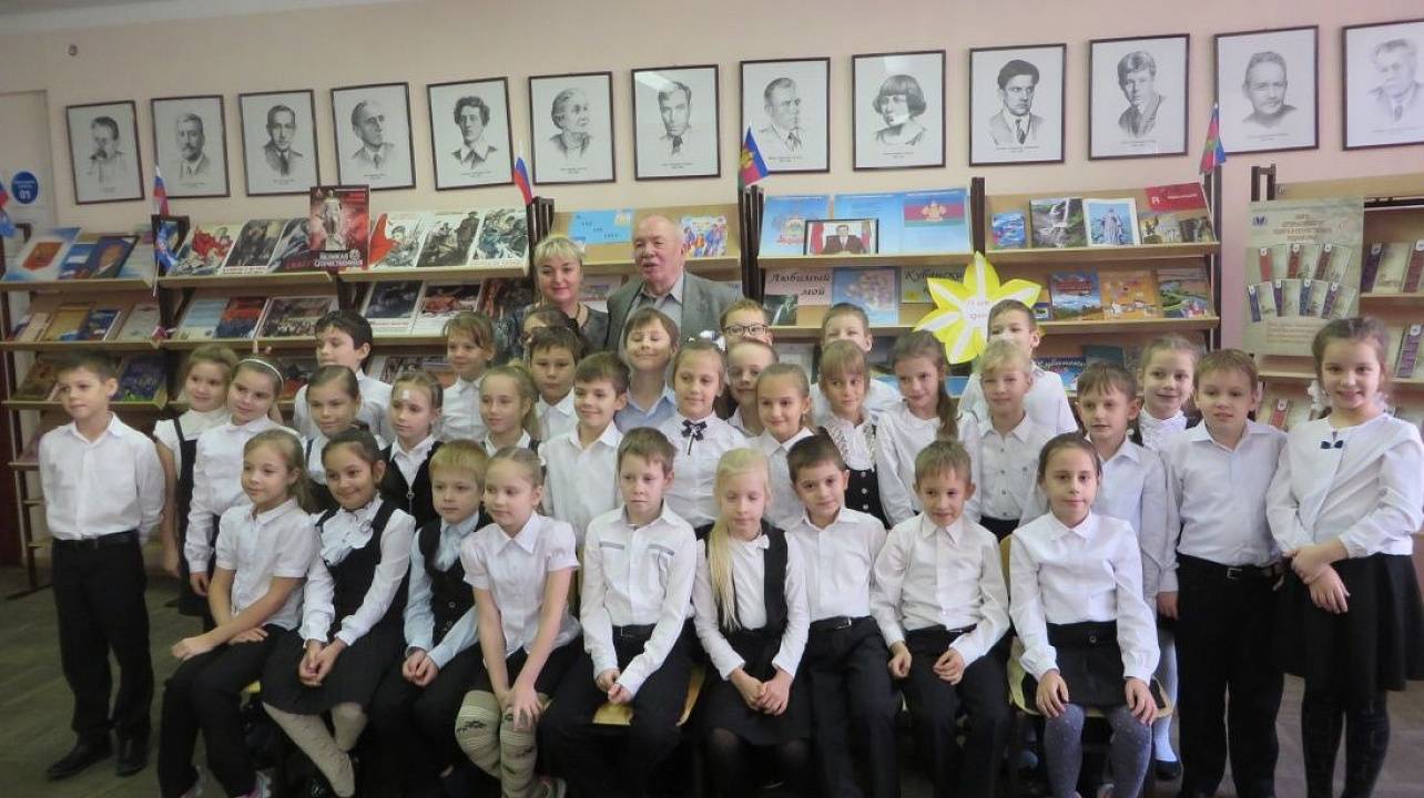 В Западном округе прошла творческая встреча с известным детским писателем