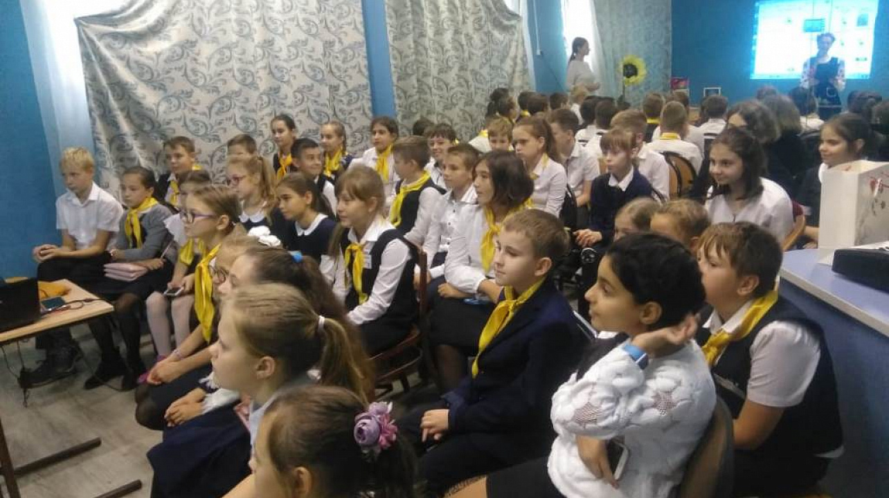 В  Доме культуры Западного округа состоялась литературно-музыкальная гостиная «Цвети Кубань, песнями воспетая»