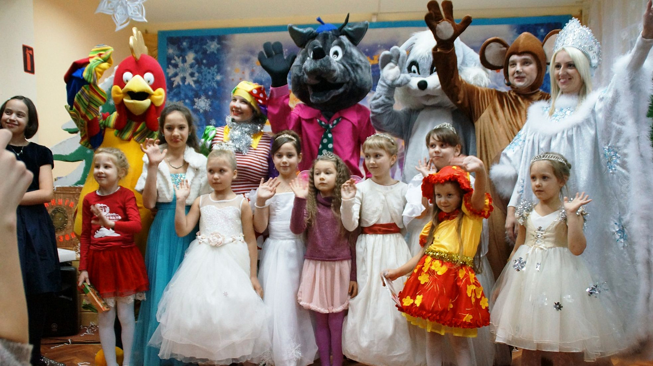 В доме культуры Западного округа состоялся праздник для воспитанников Детского дома «Рождественский»