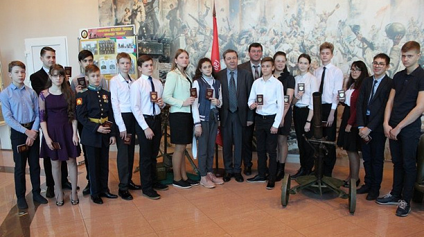 В Музее боевой славы прошло торжественное вручение юным краснодарцам первых паспортов Российской Федерации