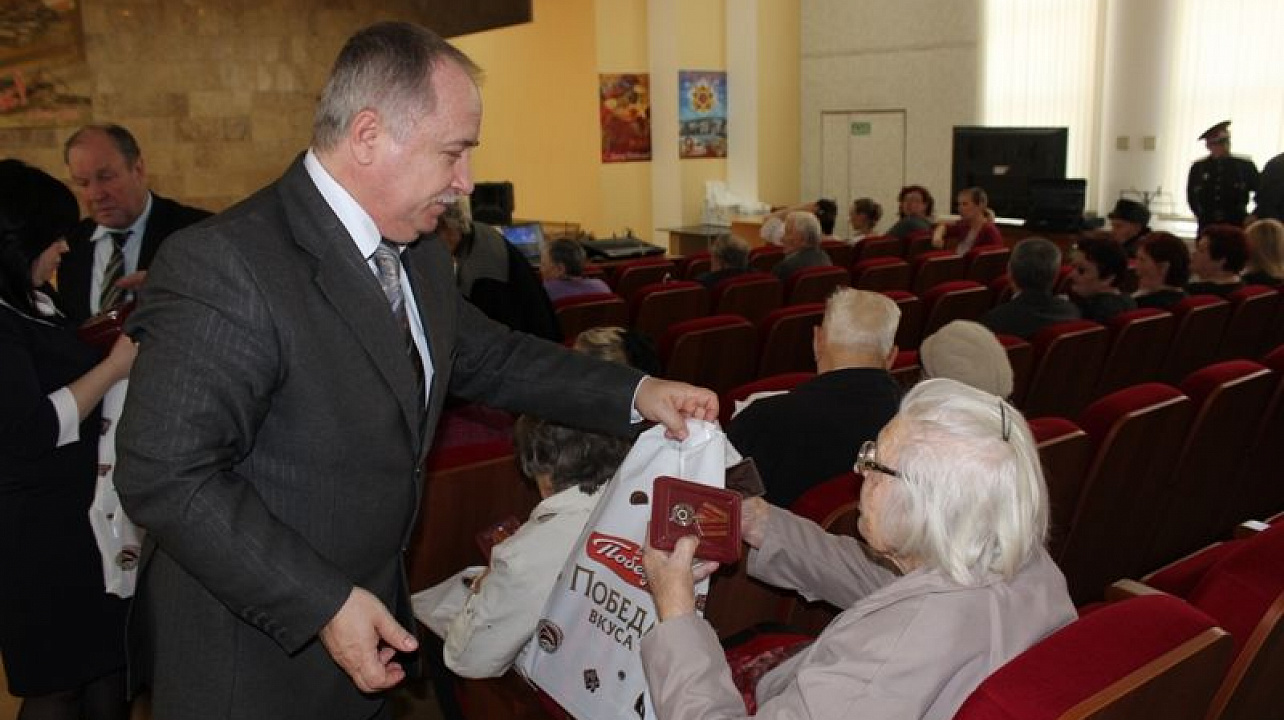 В Центральном округе вручено порядка 850 юбилейных медалей ветеранам Великой Отечественной войны