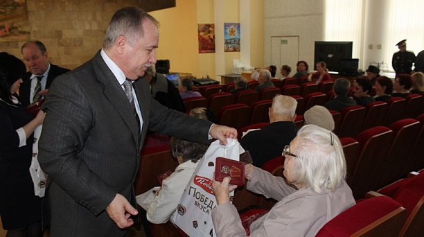 В Центральном округе вручено порядка 850 юбилейных медалей ветеранам Великой Отечественной войны