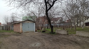 На встрече с жителями многоквартирного дома №7 в пос. Плодородном лица, использующие рассматриваемый гараж, не выявлены