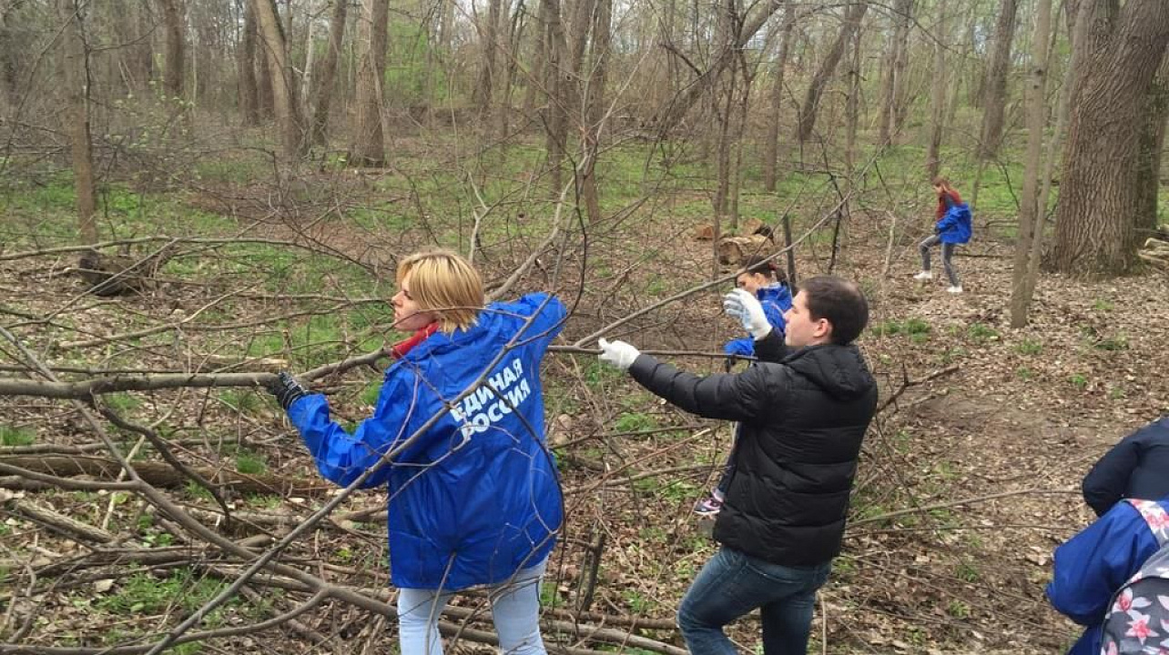 Около 30 тысяч человек вышли на общегородской субботник в Западном округе