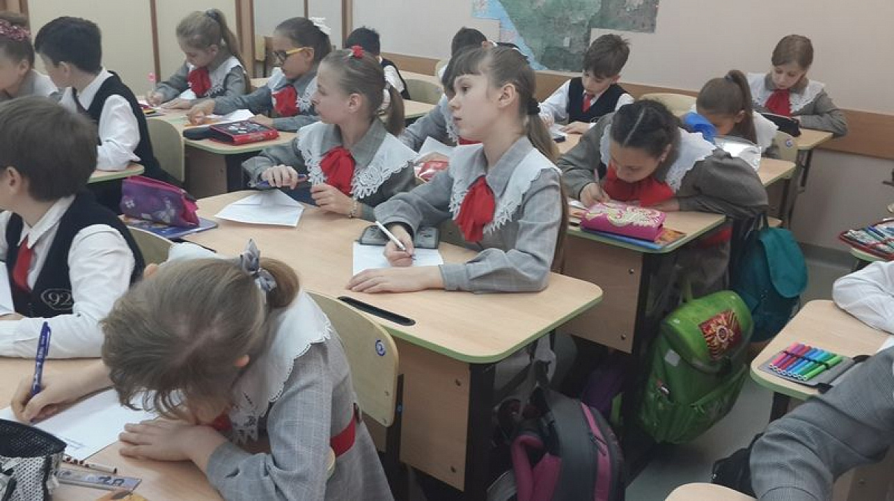 В гимназии № 92 Центрального округа прошла акция «Письмо герою»