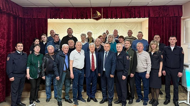 В городском Доме Культуры Западного округа прошла торжественная встреча ветеранов МВД