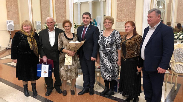 Три пары Прикубанского округа отпраздновали юбилей супружеской жизни в торжественной обстановке