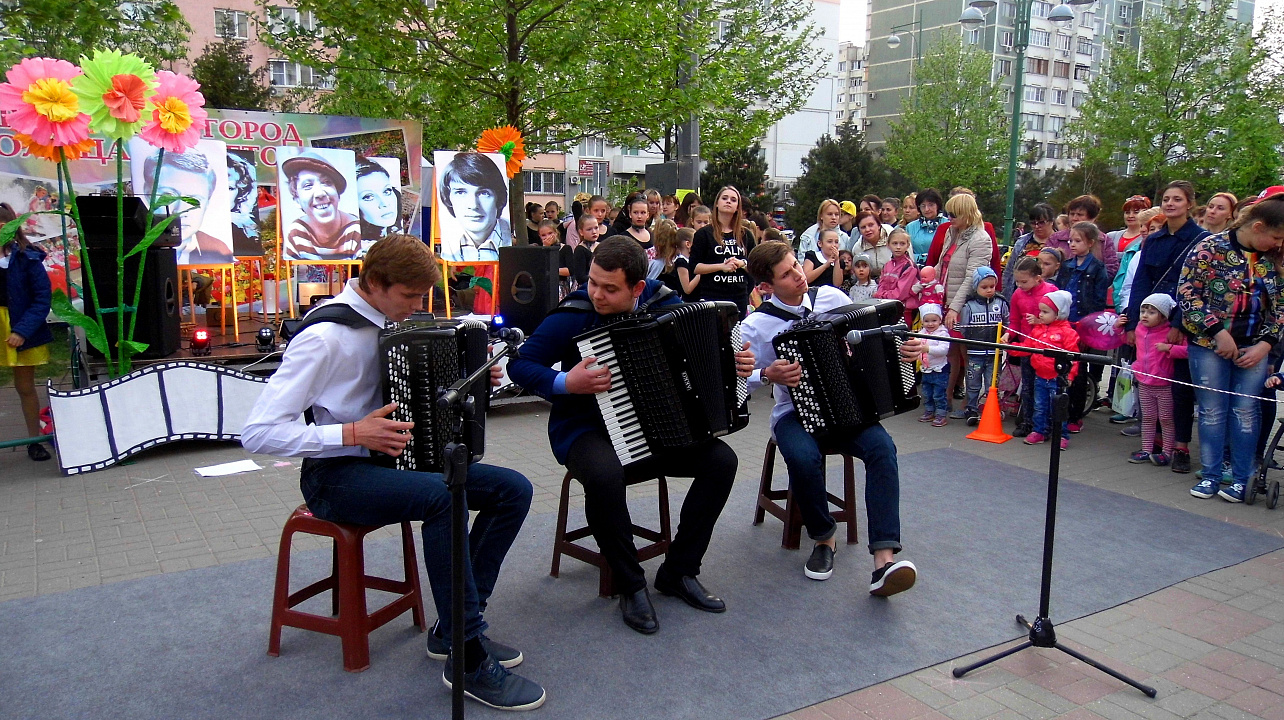 Торжественный запуск фонтана в Юбилейном микрорайоне отметили красочной театрализованной программой