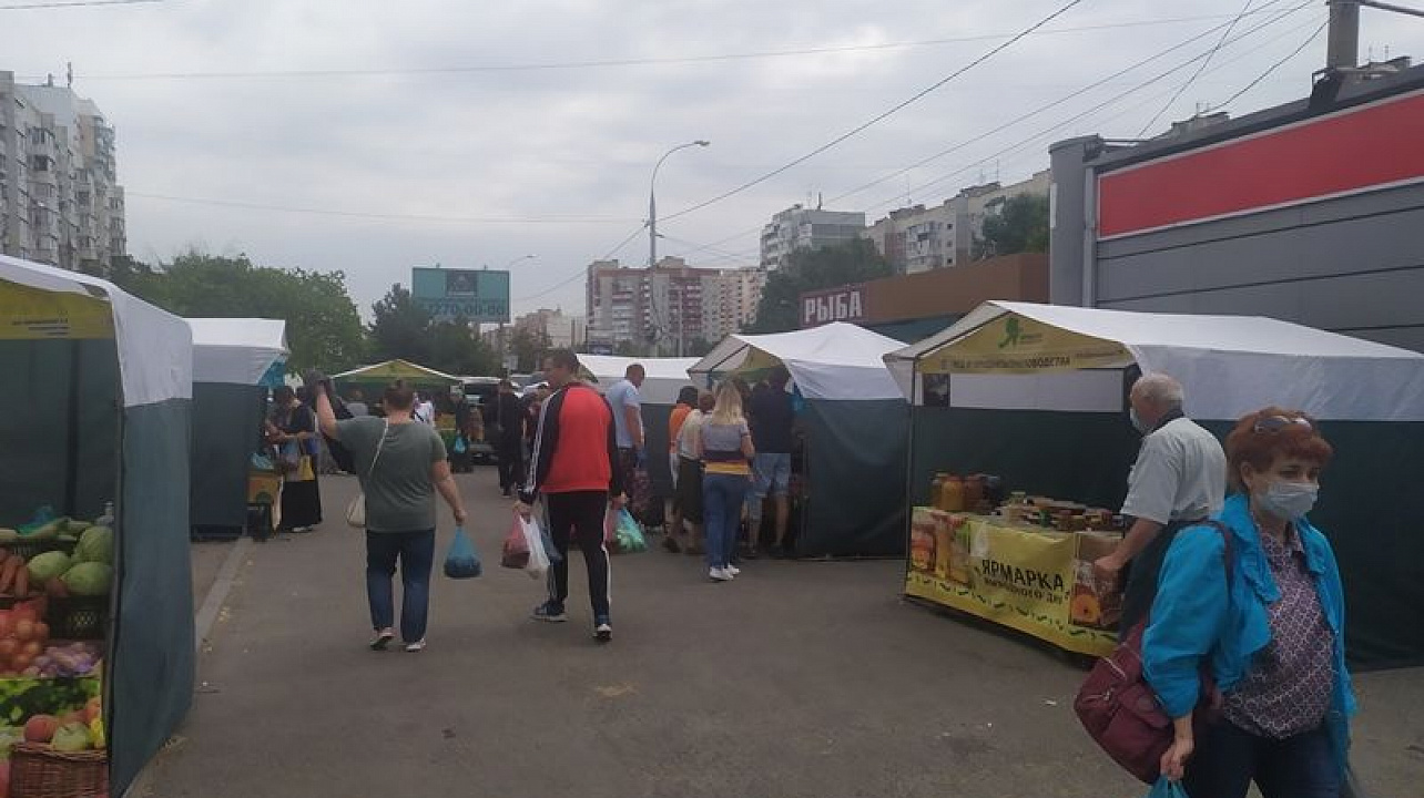 В Западном округе осуществляют контроль за соблюдением требований при проведении ярмарок выходного дня.jpg