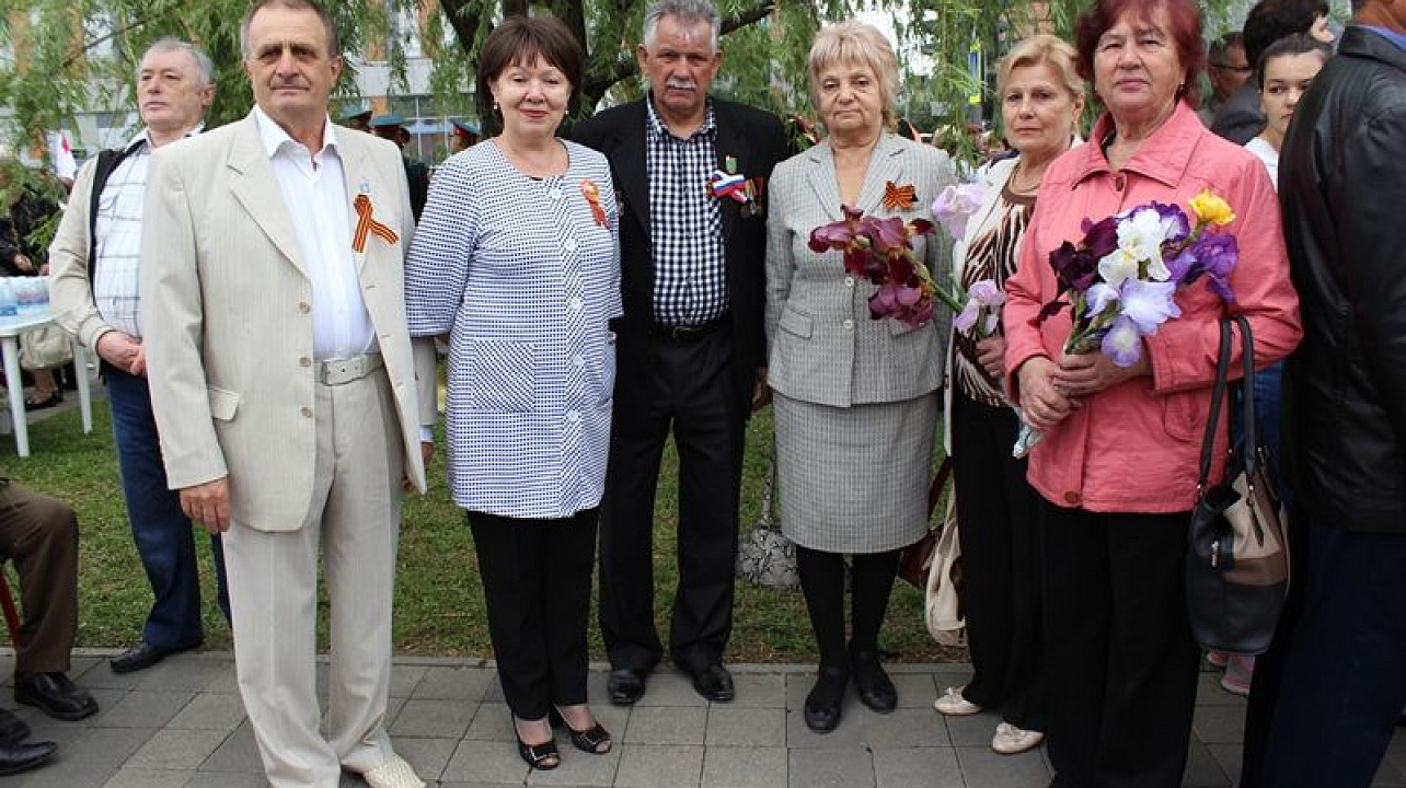 Жители Центрального округа приняли участие в церемонии возложения венков и цветов к Вечному огню