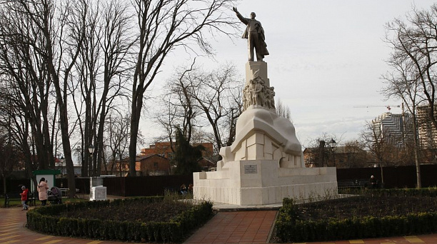 Обновленный Вишняковский сквер Краснодара открыт для посещений