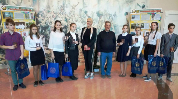 14-летним гражданам Западного округа торжественно вручили паспорта