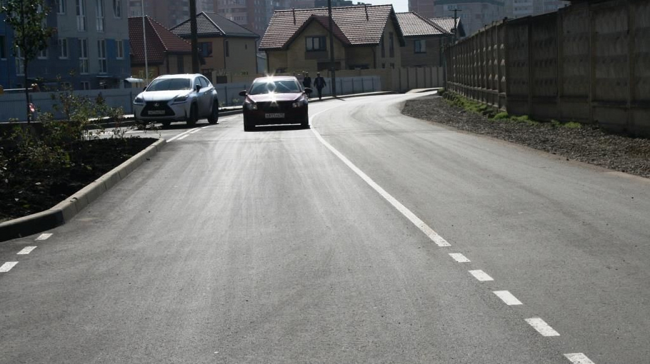 В Прикубанском округе заасфальтировали участок дороги от Совхозной до Симиренко