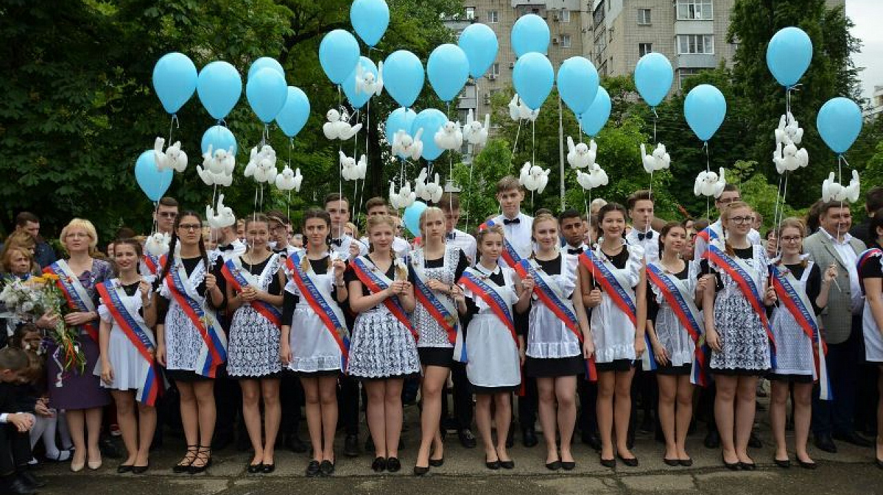 В школах Центрального округа отгремел «Последний звонок»